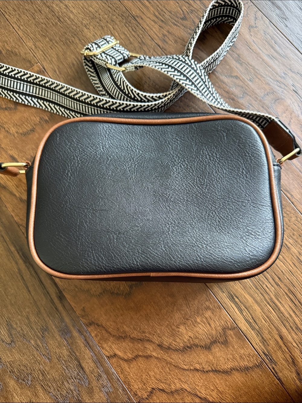 BOSTANTEN Black & Brown Quilted Crossbody Bag with Patterned Strap - Picture 9 of 15